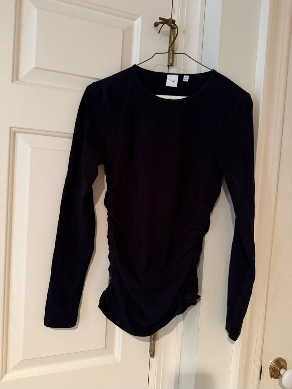 TNA ARITZIA RUCHED SIDE LONG SLEEVE SIZE M